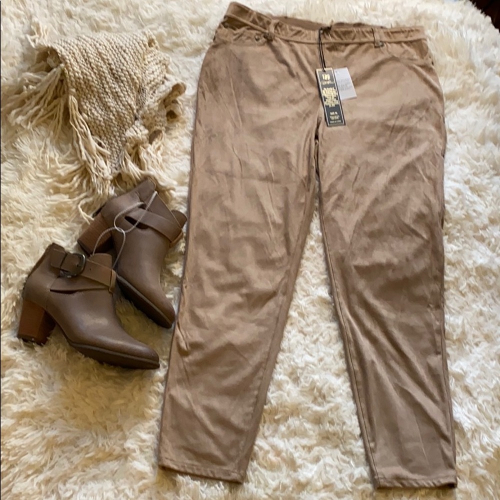 Butter soft NWT designer leggings suede feel tan